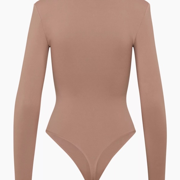 Babaton Contour Shoulder Pad Longsleeve Bodysuit Deep Taupe size Medium - Picture 2 of 2